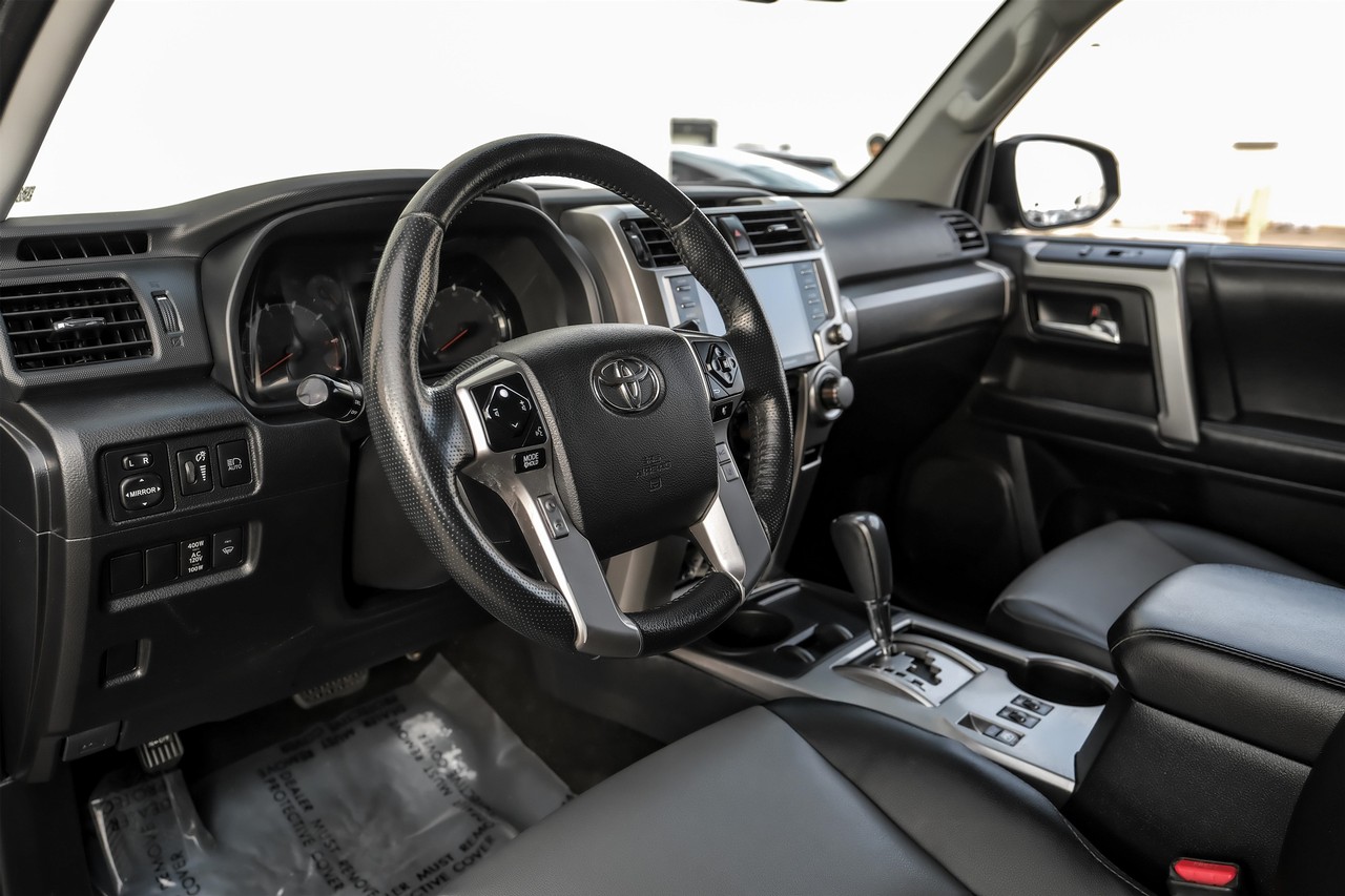 Toyota 4Runner Vehicle Main Gallery Image 03