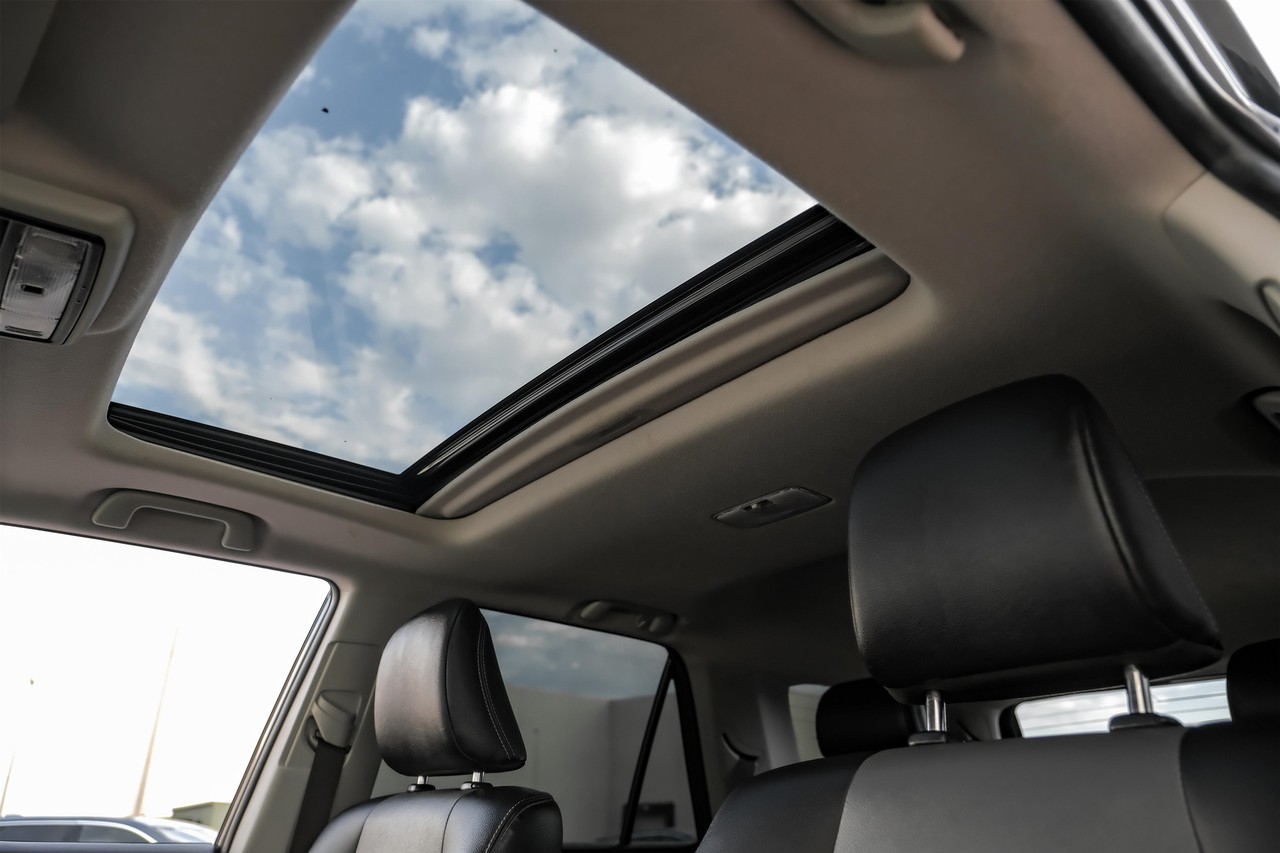 Toyota 4Runner Vehicle Main Gallery Image 05