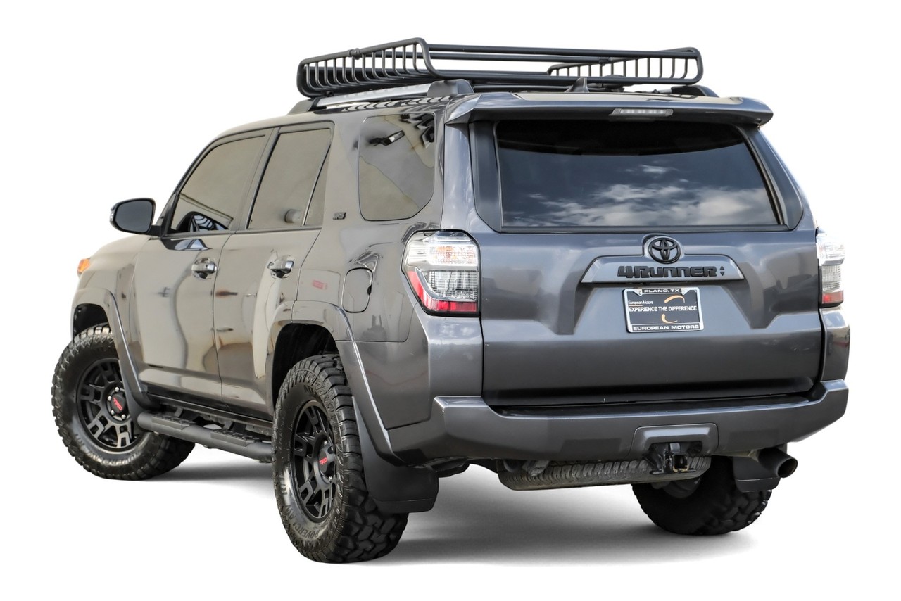 Toyota 4Runner Vehicle Main Gallery Image 11