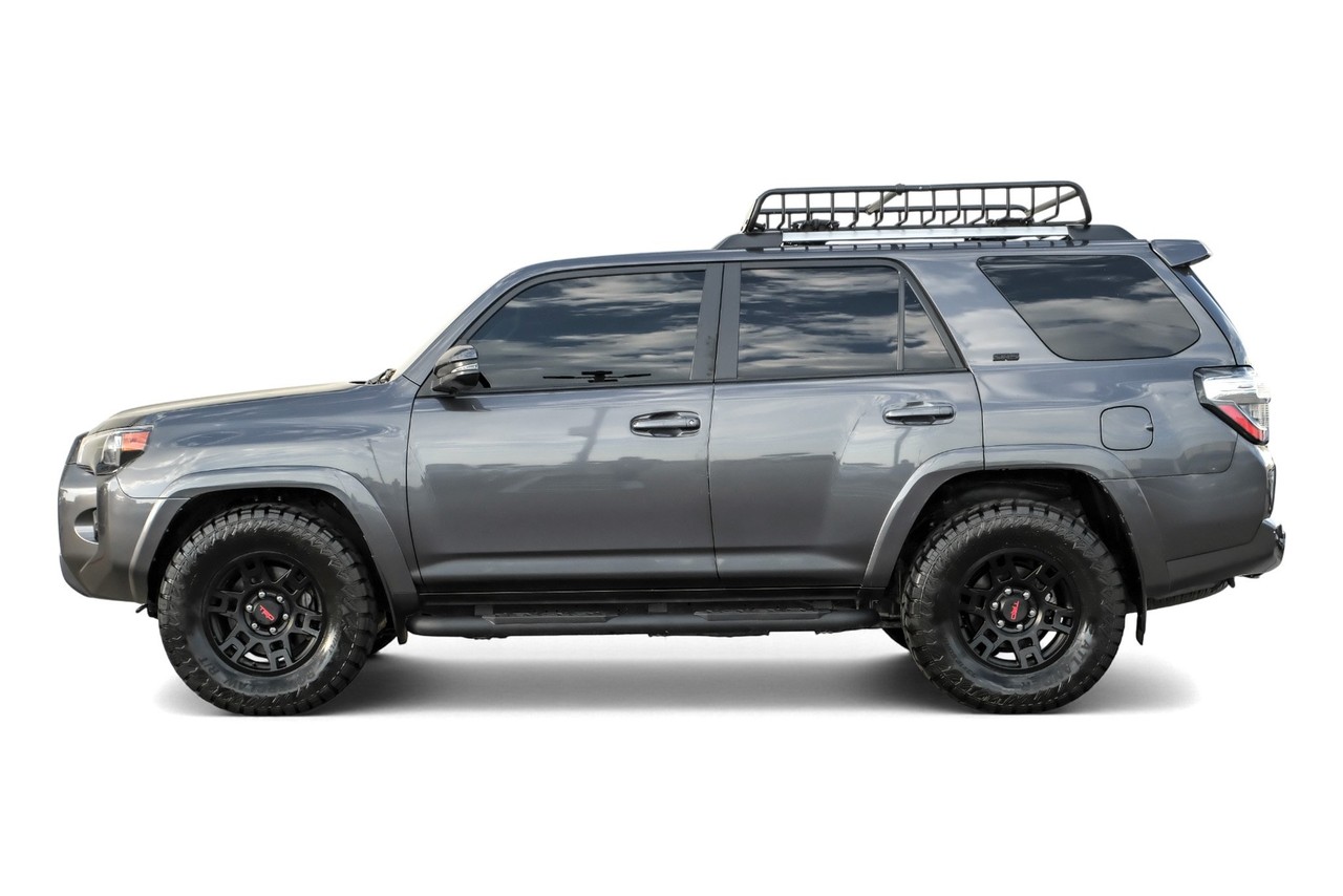 Toyota 4Runner Vehicle Main Gallery Image 12