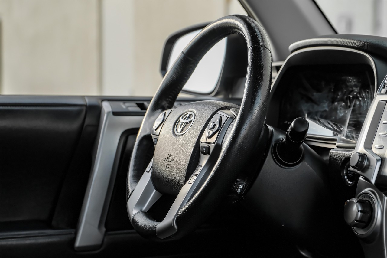 Toyota 4Runner Vehicle Main Gallery Image 14