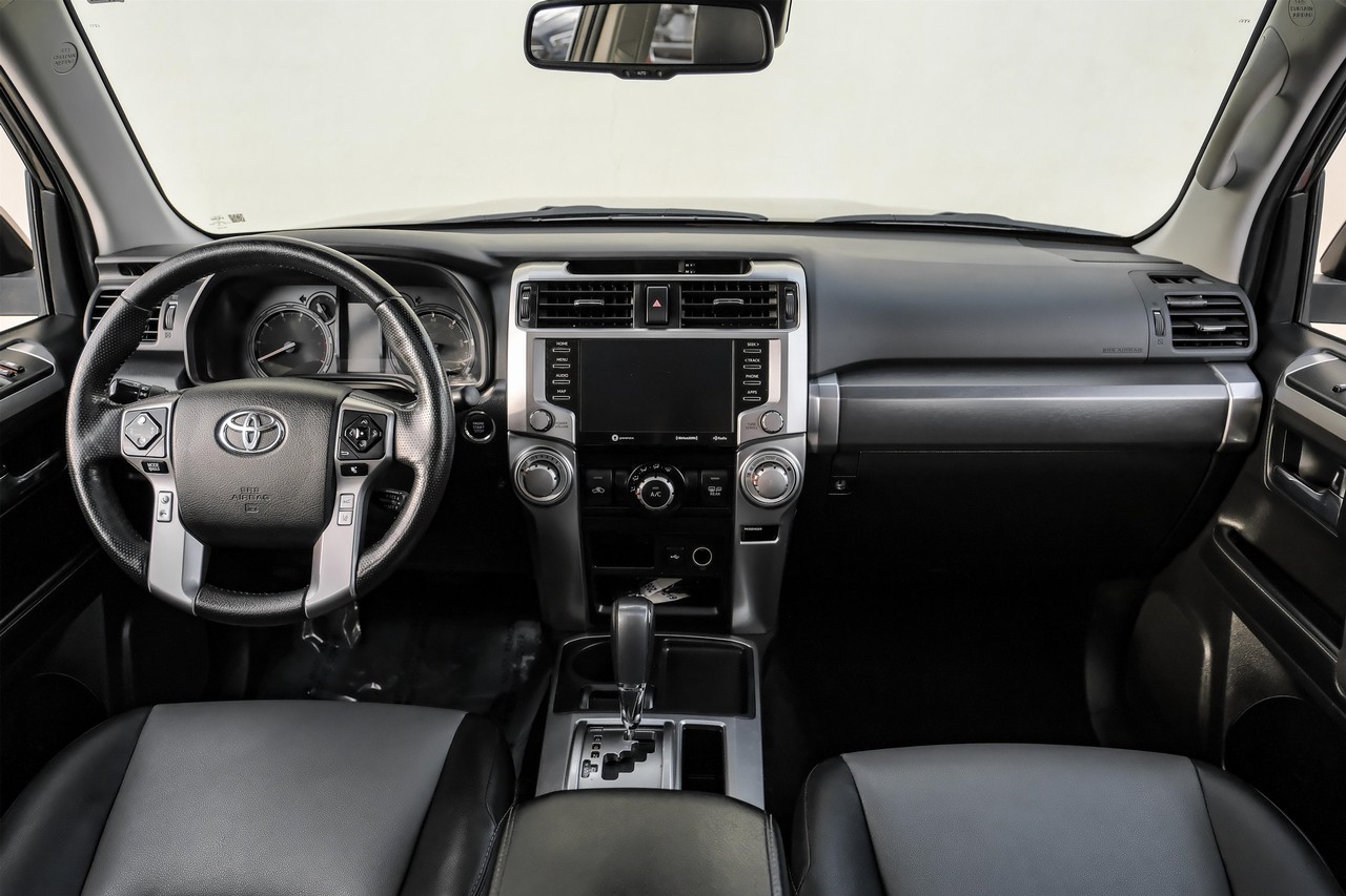 Toyota 4Runner Vehicle Main Gallery Image 15