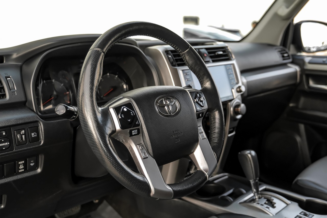 Toyota 4Runner Vehicle Main Gallery Image 16