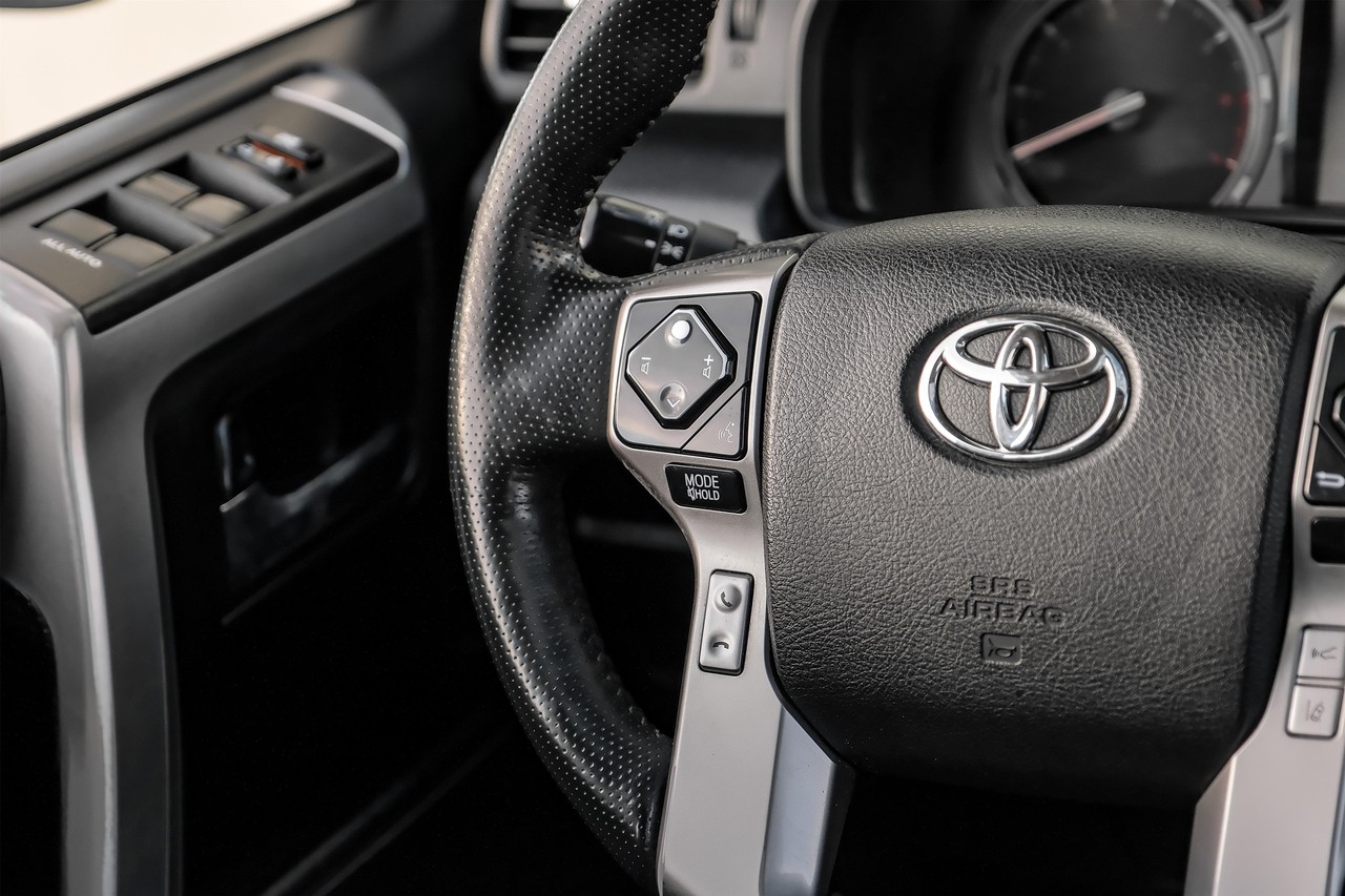 Toyota 4Runner Vehicle Main Gallery Image 17
