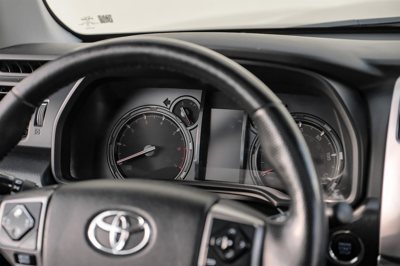 Toyota 4Runner Vehicle Main Gallery Image 19