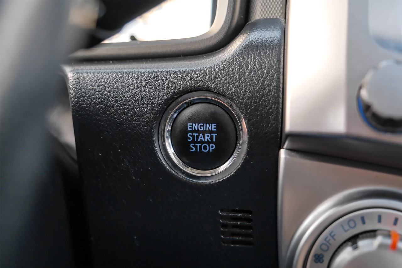 Toyota 4Runner Vehicle Main Gallery Image 22