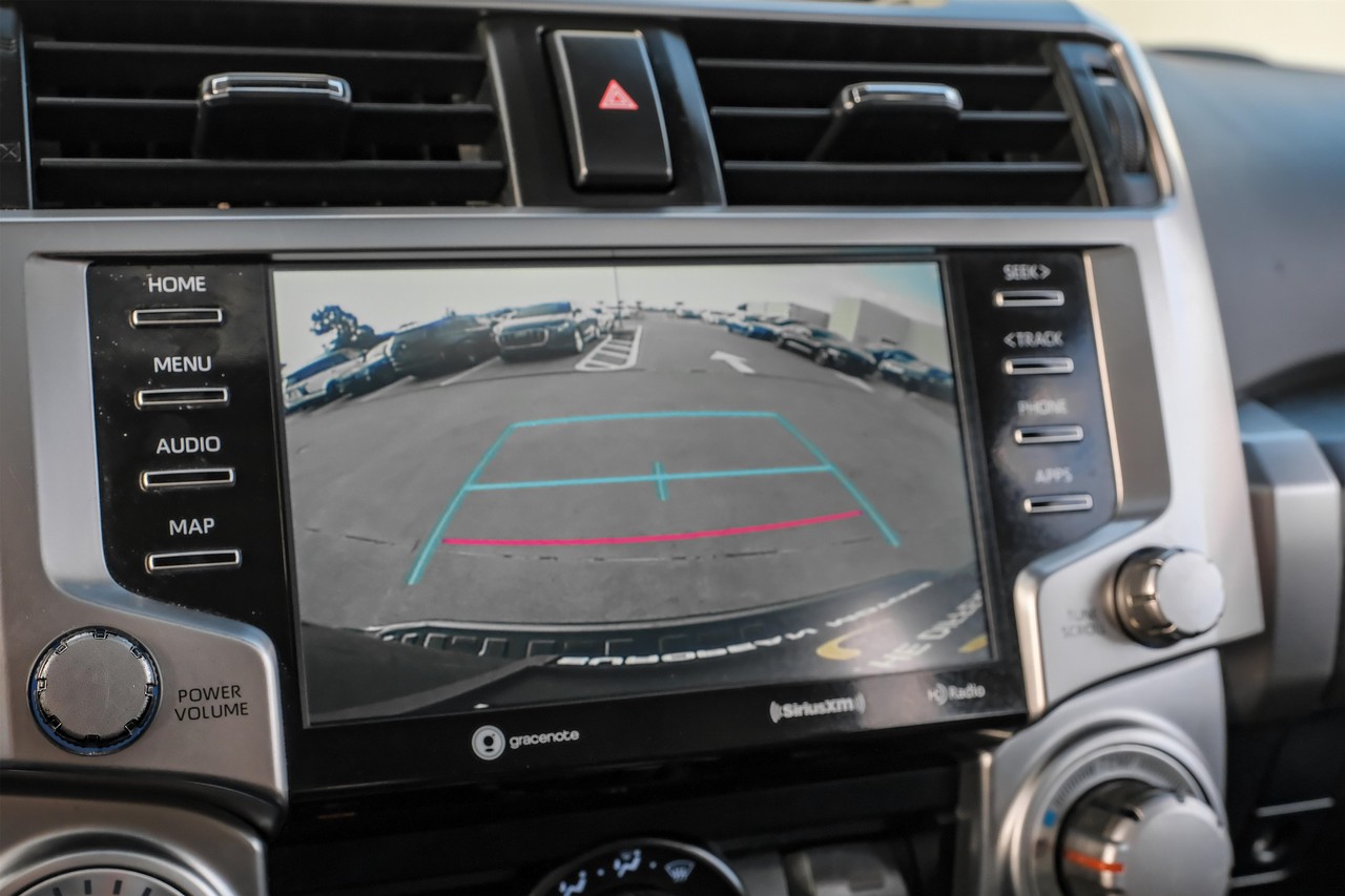 Toyota 4Runner Vehicle Main Gallery Image 24