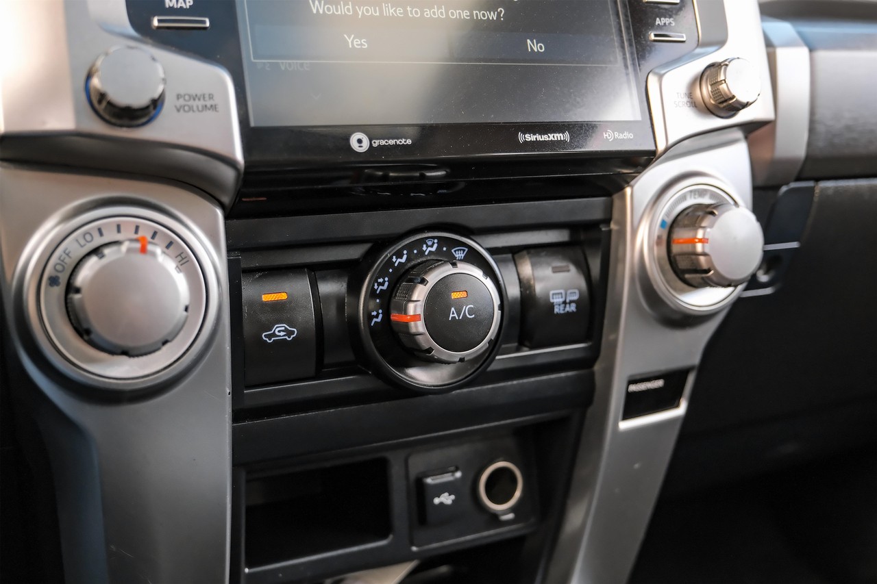 Toyota 4Runner Vehicle Main Gallery Image 26