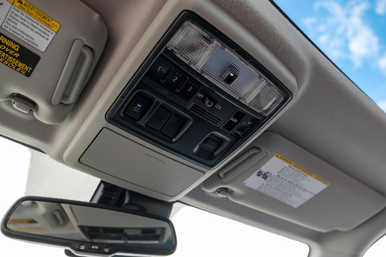 Toyota 4Runner Vehicle Main Gallery Image 27