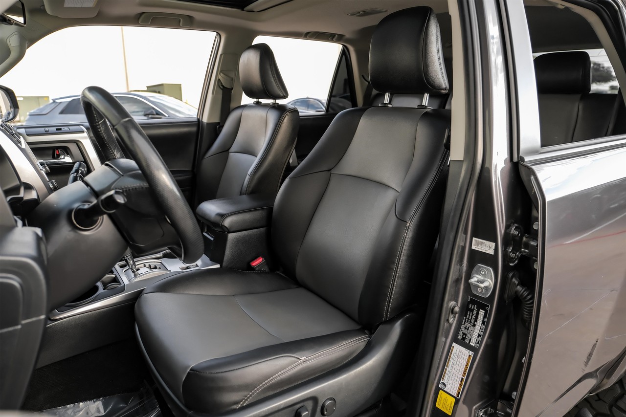 Toyota 4Runner Vehicle Main Gallery Image 31
