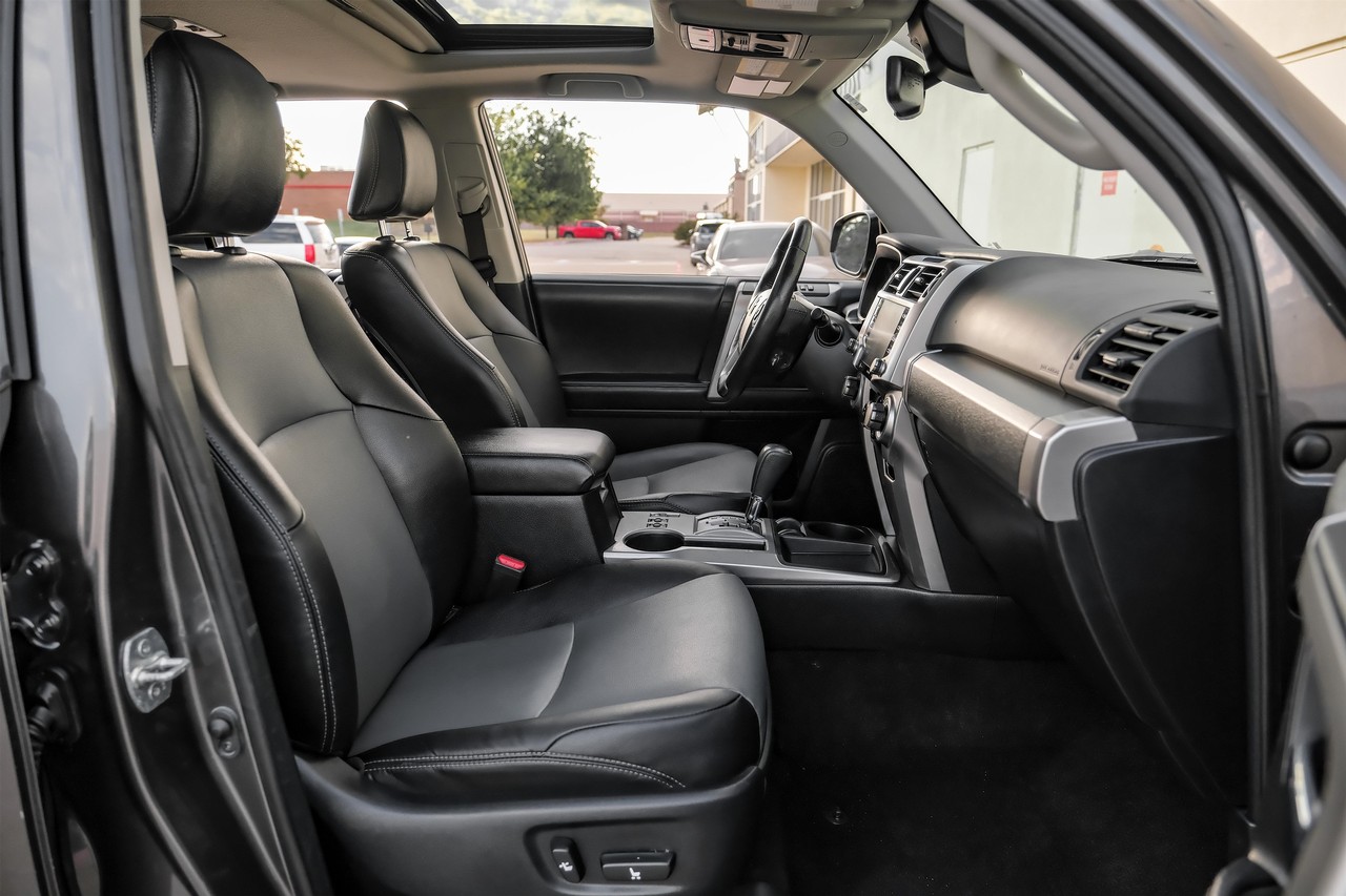 Toyota 4Runner Vehicle Main Gallery Image 33