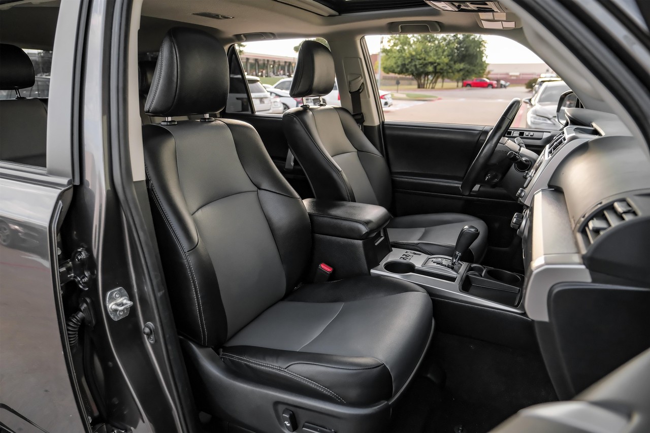 Toyota 4Runner Vehicle Main Gallery Image 34