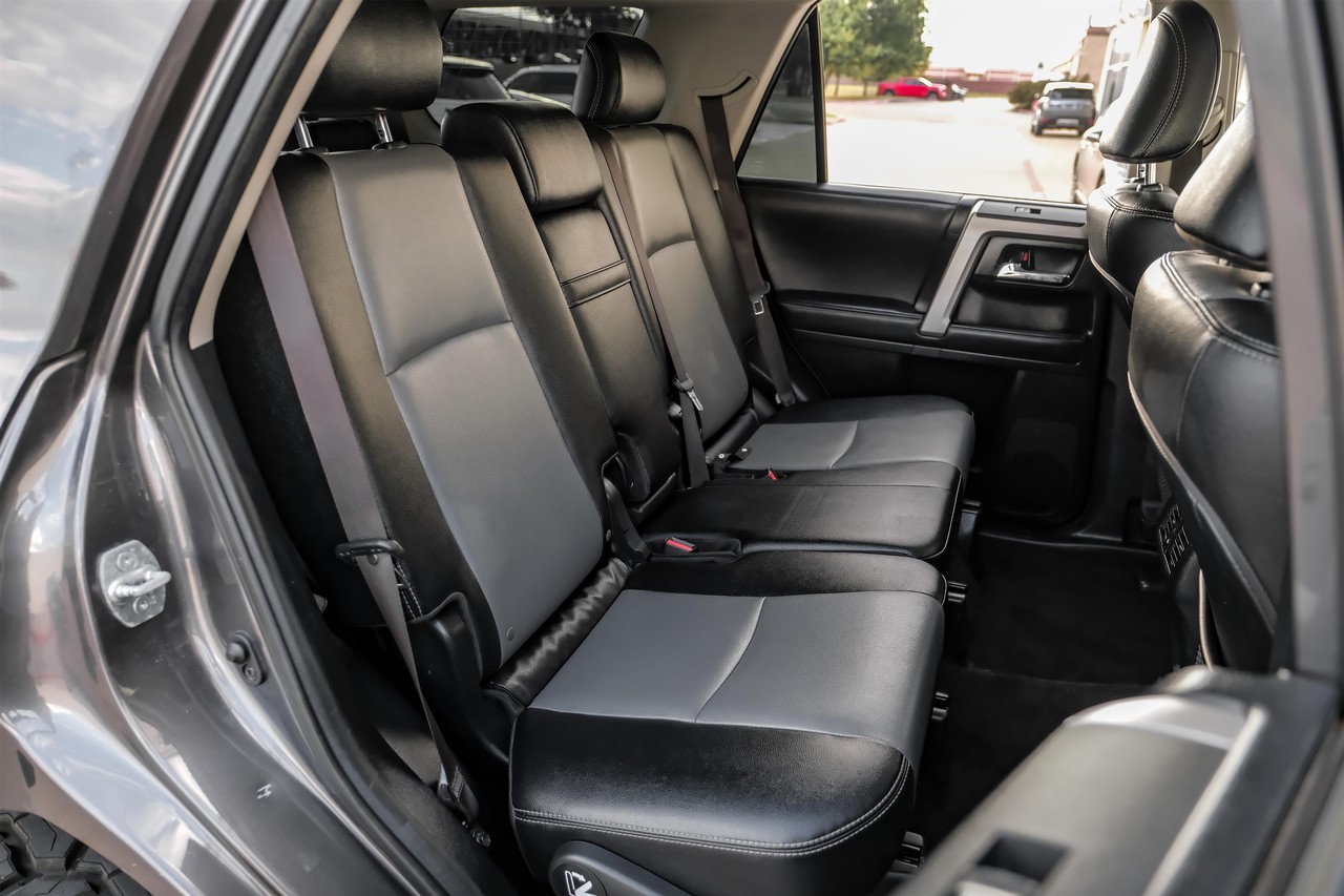 Toyota 4Runner Vehicle Main Gallery Image 35