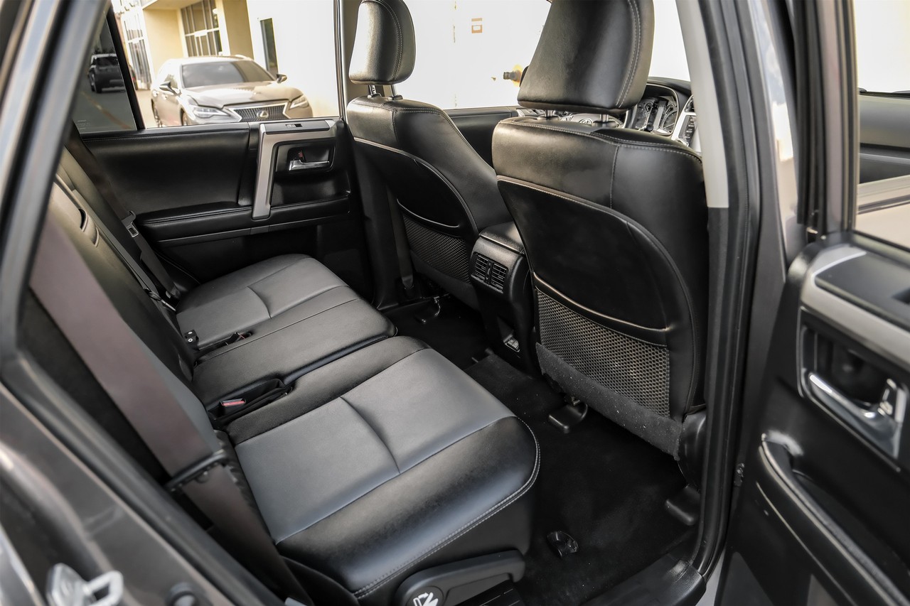 Toyota 4Runner Vehicle Main Gallery Image 36