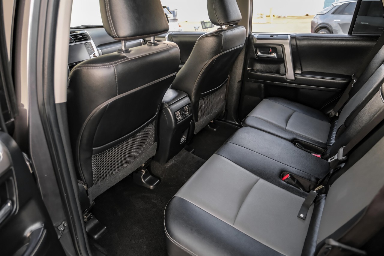 Toyota 4Runner Vehicle Main Gallery Image 37