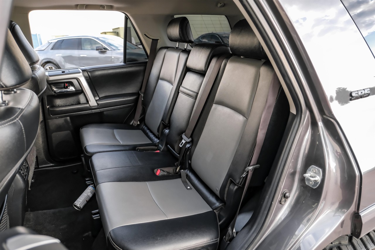 Toyota 4Runner Vehicle Main Gallery Image 38