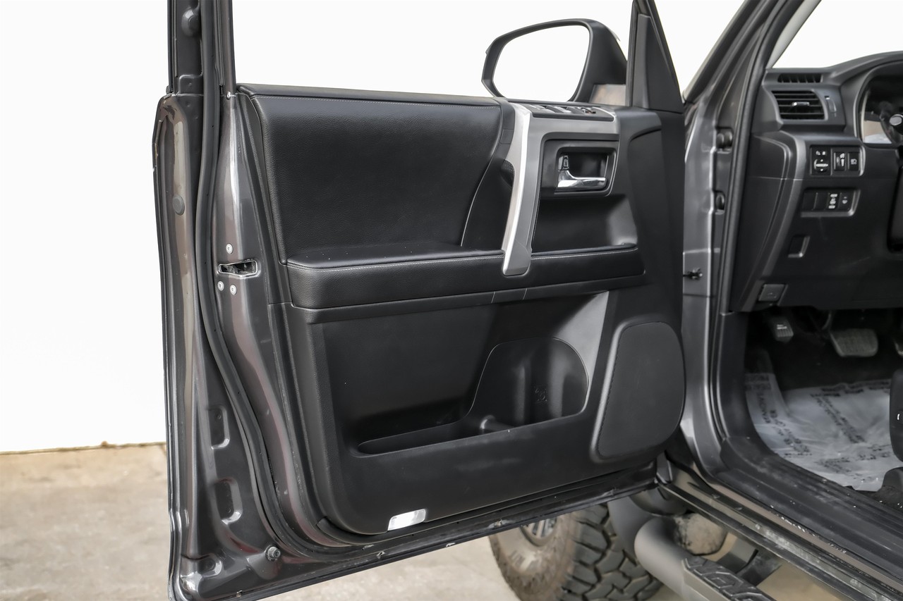 Toyota 4Runner Vehicle Main Gallery Image 40