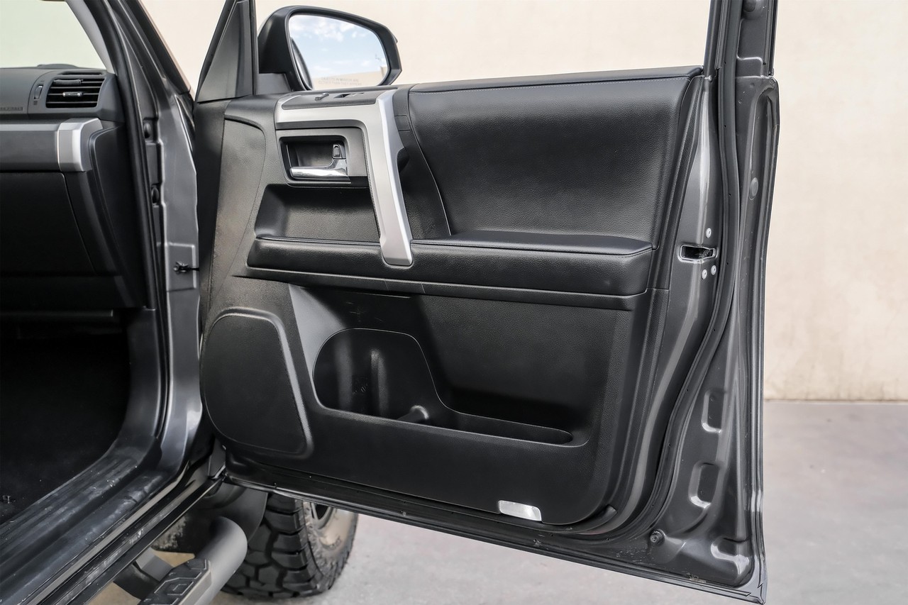 Toyota 4Runner Vehicle Main Gallery Image 42