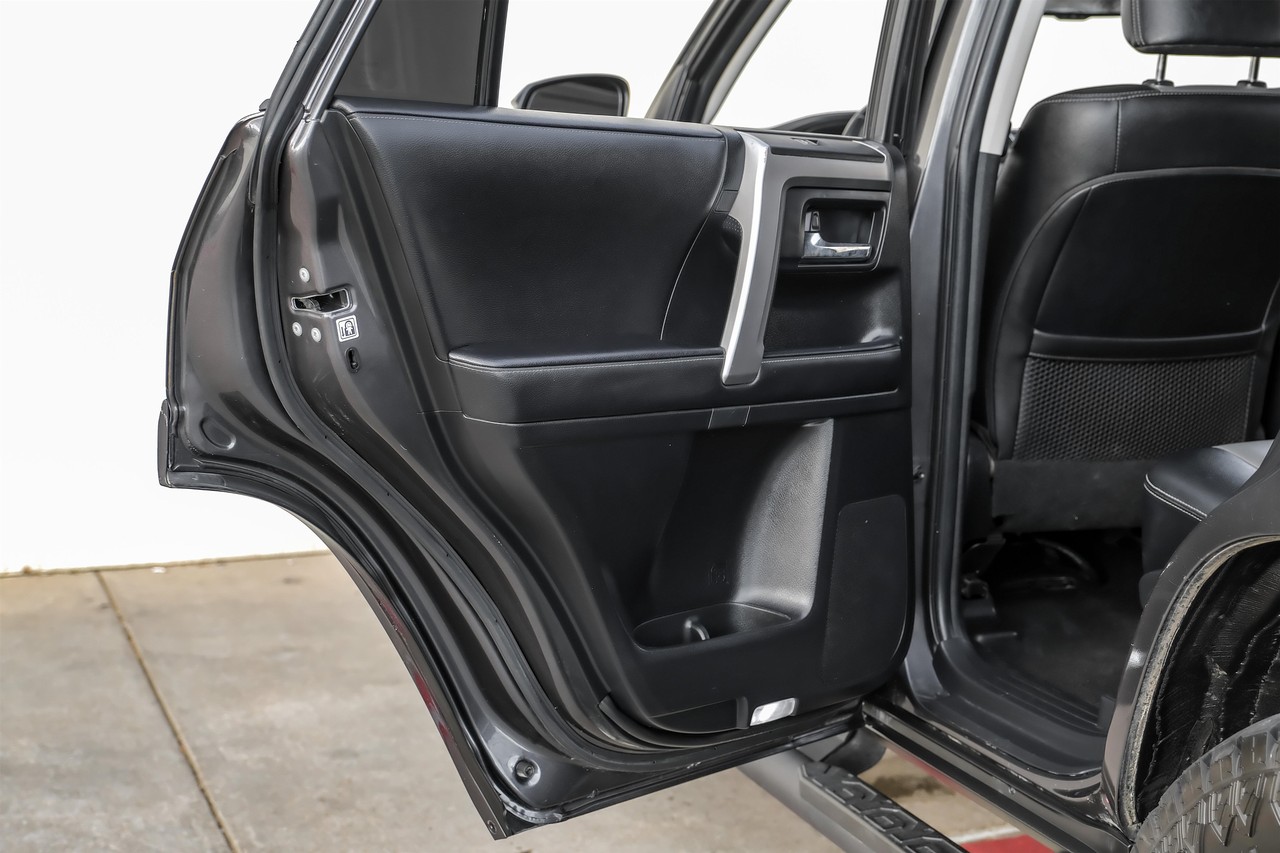 Toyota 4Runner Vehicle Main Gallery Image 43
