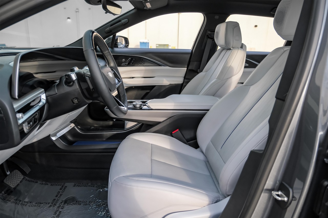 Cadillac LYRIQ Vehicle Main Gallery Image 04