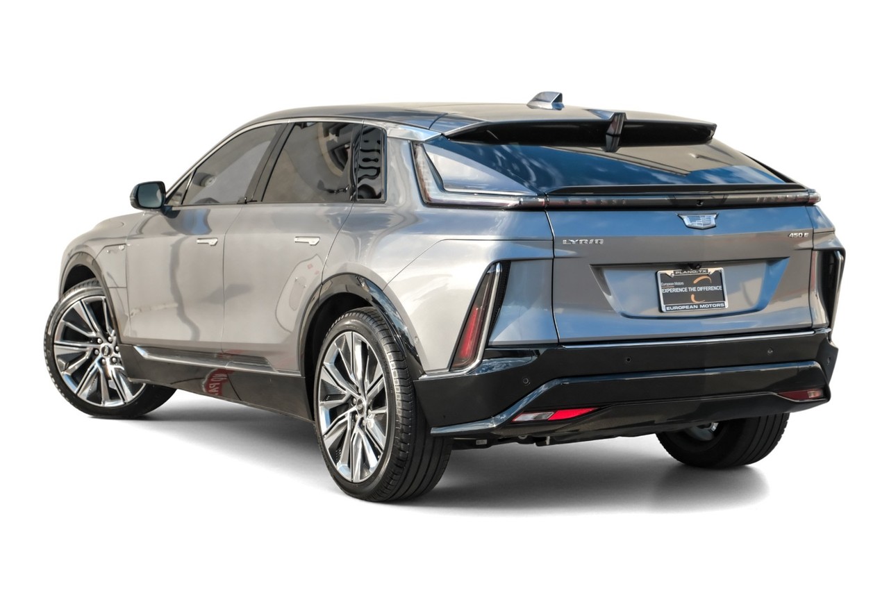 Cadillac LYRIQ Vehicle Main Gallery Image 11
