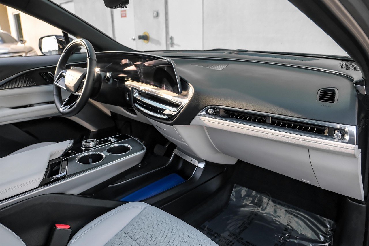 Cadillac LYRIQ Vehicle Main Gallery Image 13