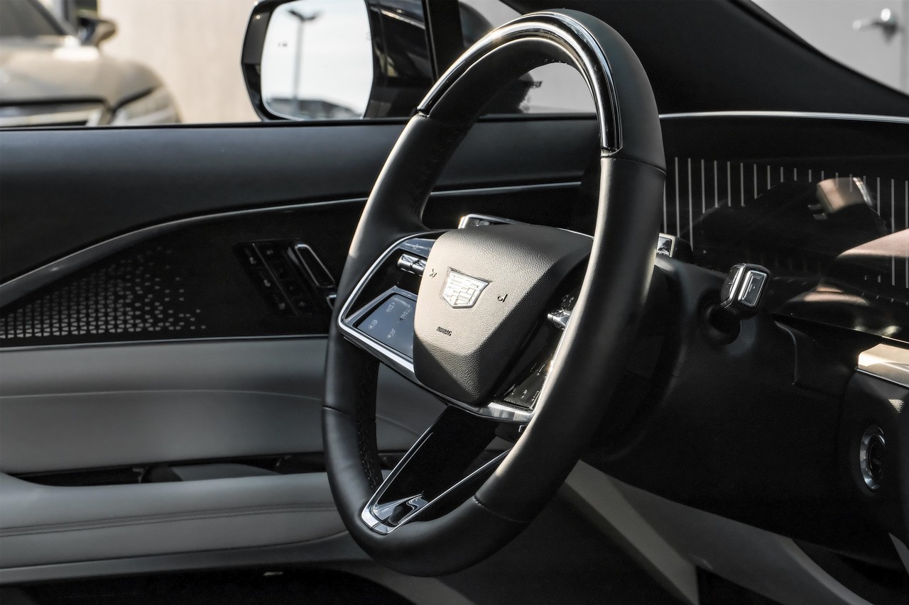 Cadillac LYRIQ Vehicle Main Gallery Image 14