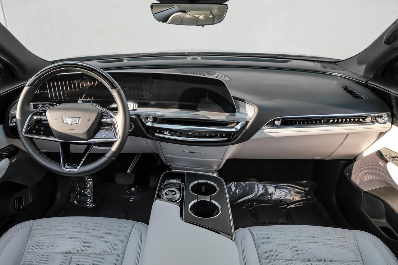Cadillac LYRIQ Vehicle Main Gallery Image 15