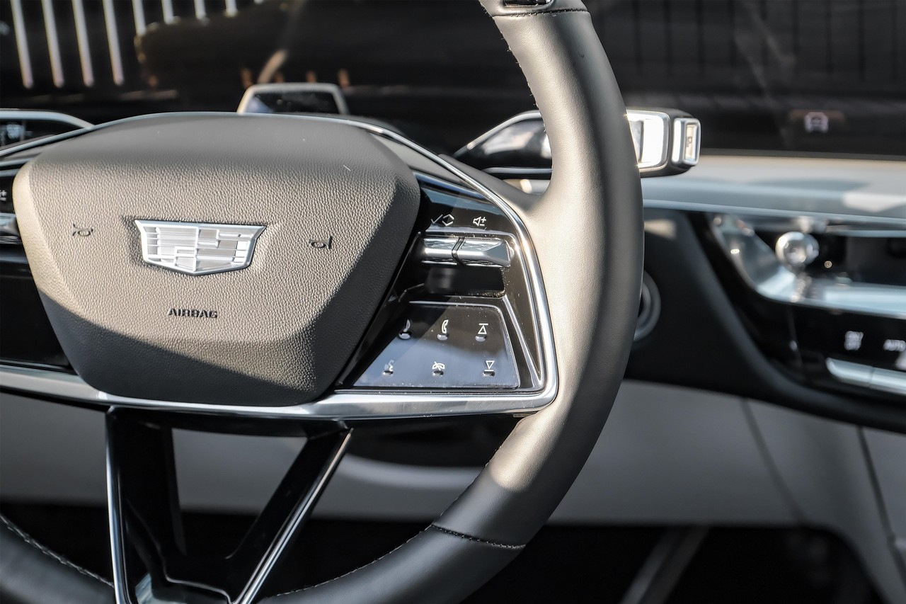 Cadillac LYRIQ Vehicle Main Gallery Image 18
