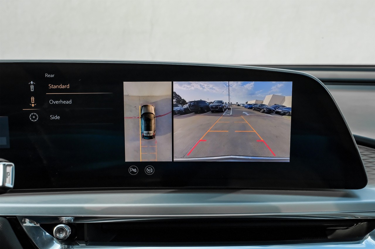 Cadillac LYRIQ Vehicle Main Gallery Image 23