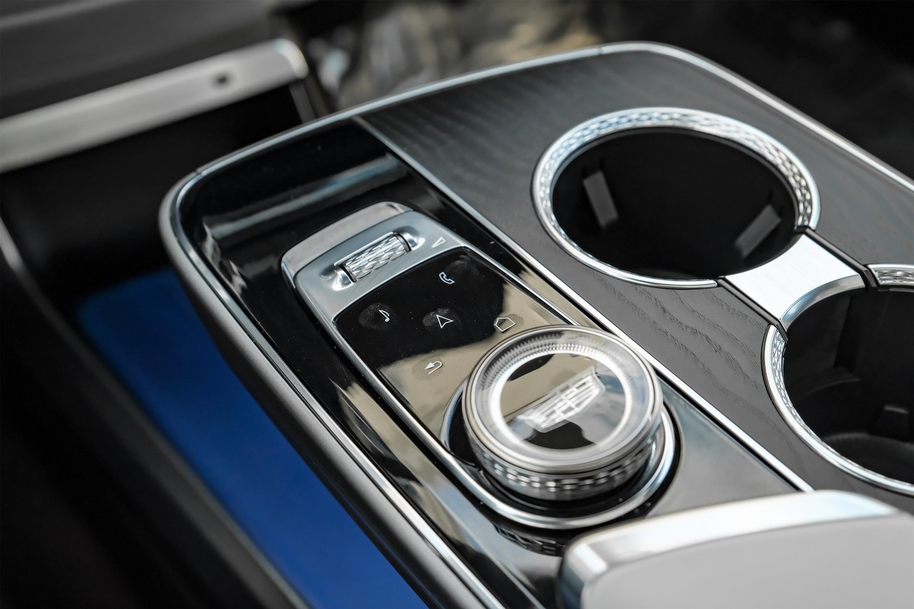 Cadillac LYRIQ Vehicle Main Gallery Image 25