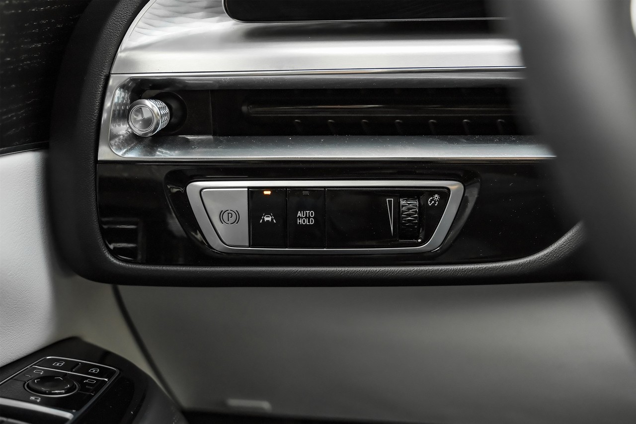 Cadillac LYRIQ Vehicle Main Gallery Image 27