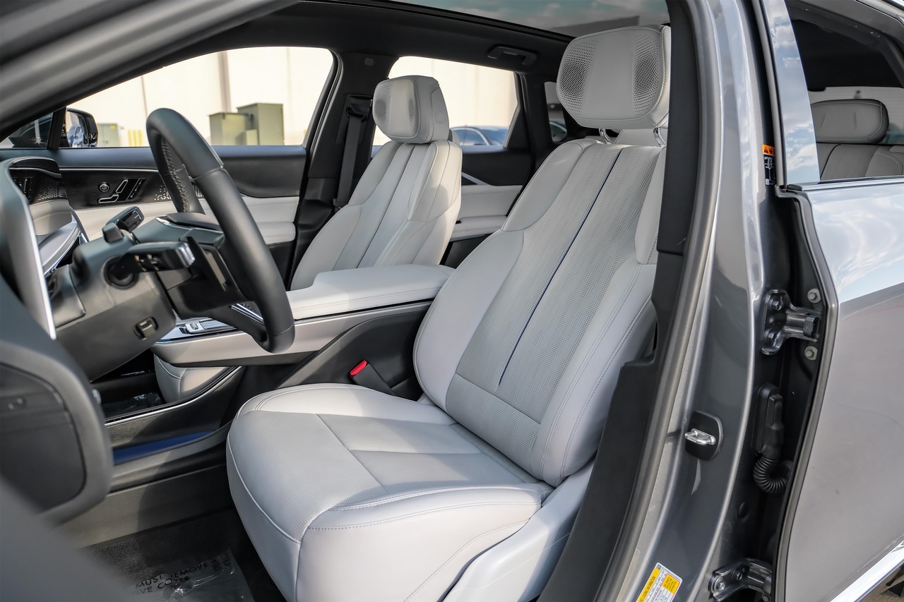 Cadillac LYRIQ Vehicle Main Gallery Image 37