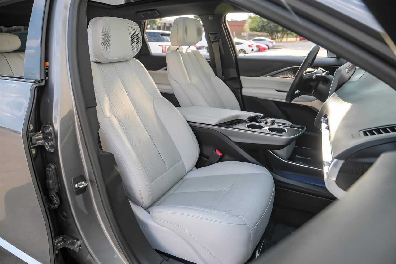 Cadillac LYRIQ Vehicle Main Gallery Image 39