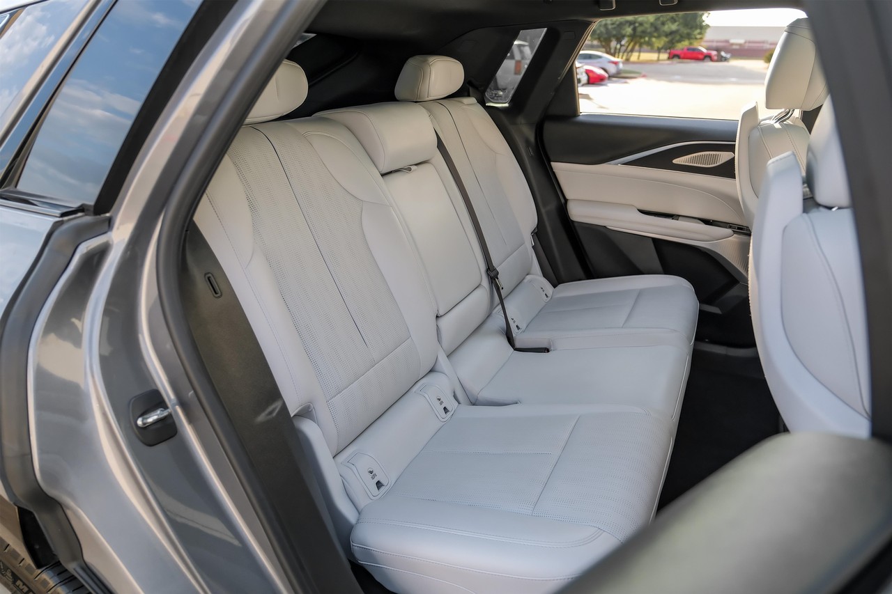 Cadillac LYRIQ Vehicle Main Gallery Image 40