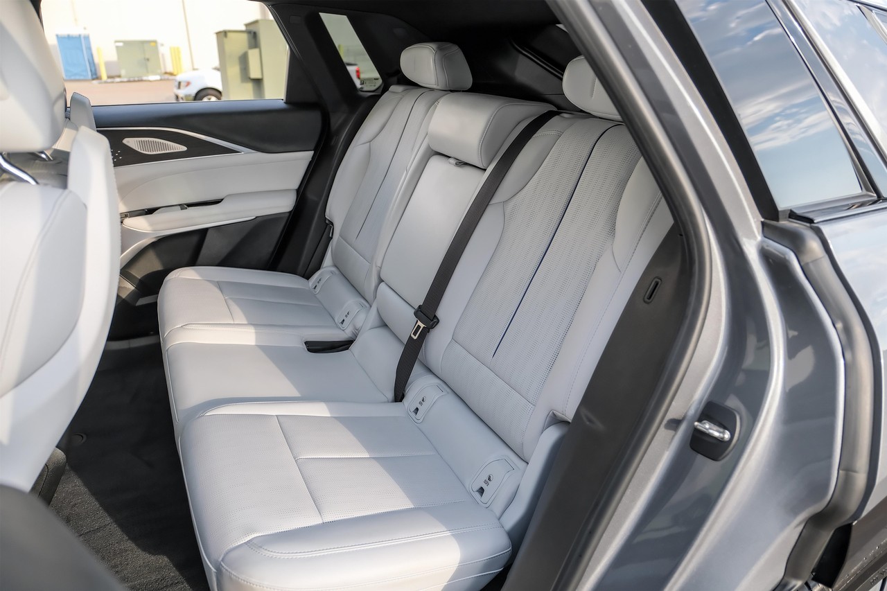 Cadillac LYRIQ Vehicle Main Gallery Image 43