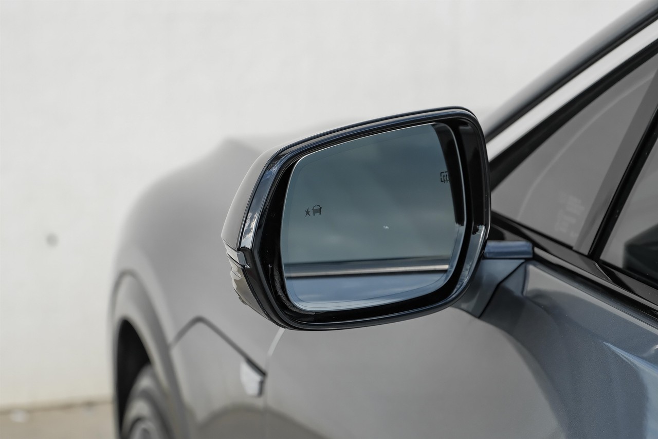 Cadillac LYRIQ Vehicle Main Gallery Image 46