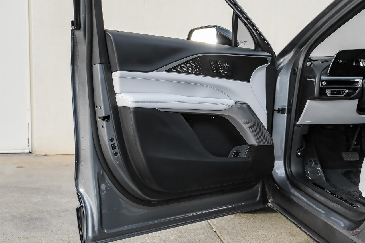 Cadillac LYRIQ Vehicle Main Gallery Image 47