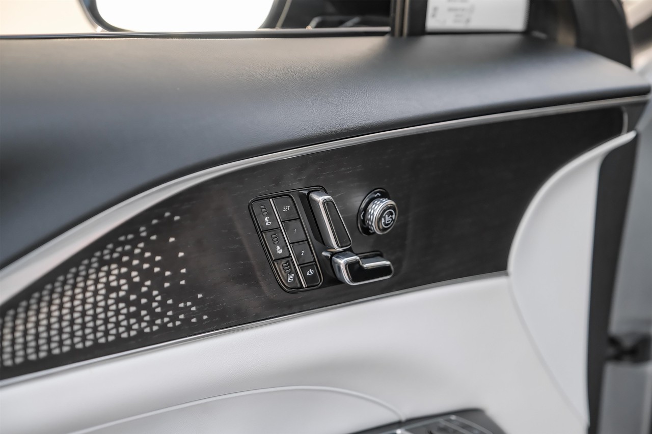 Cadillac LYRIQ Vehicle Main Gallery Image 49