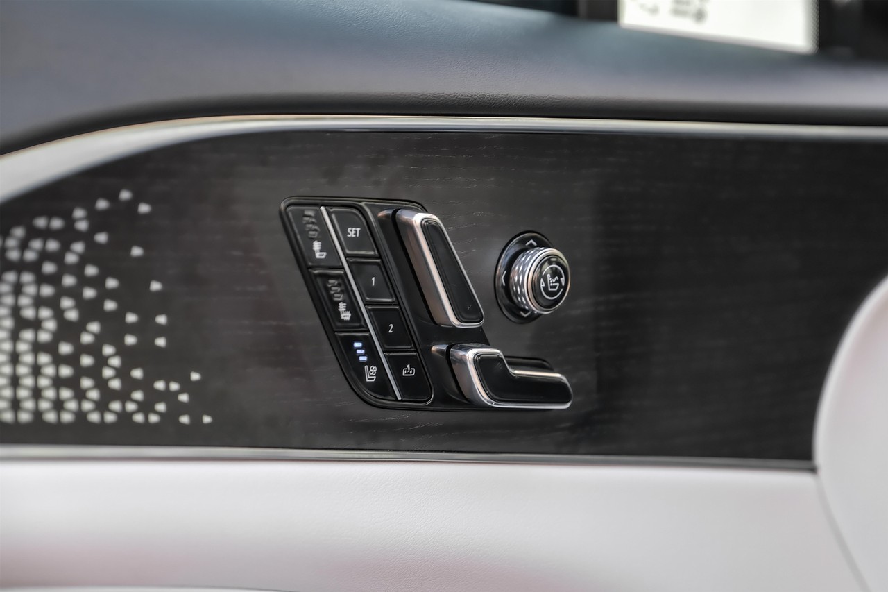 Cadillac LYRIQ Vehicle Main Gallery Image 55