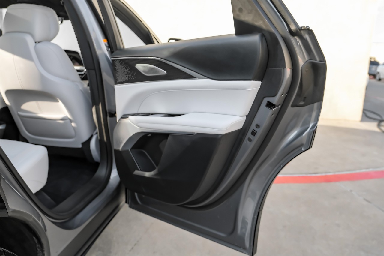 Cadillac LYRIQ Vehicle Main Gallery Image 57