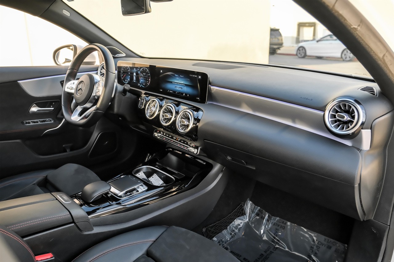 Mercedes-Benz A-Class Vehicle Main Gallery Image 12