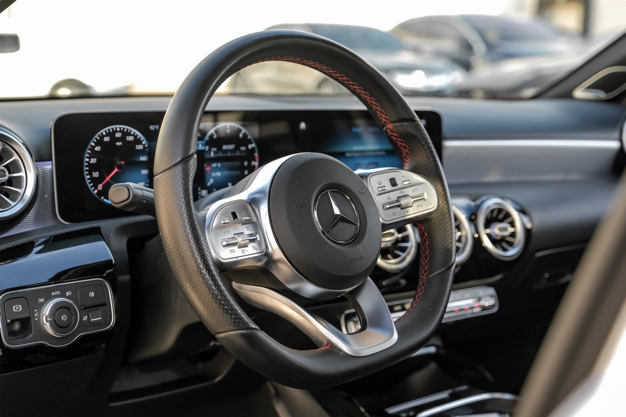 Mercedes-Benz A-Class Vehicle Main Gallery Image 15
