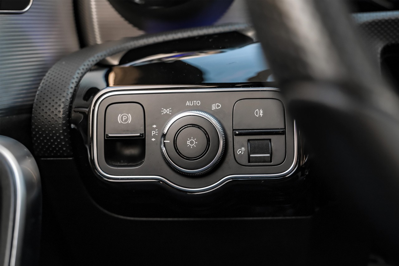 Mercedes-Benz A-Class Vehicle Main Gallery Image 25