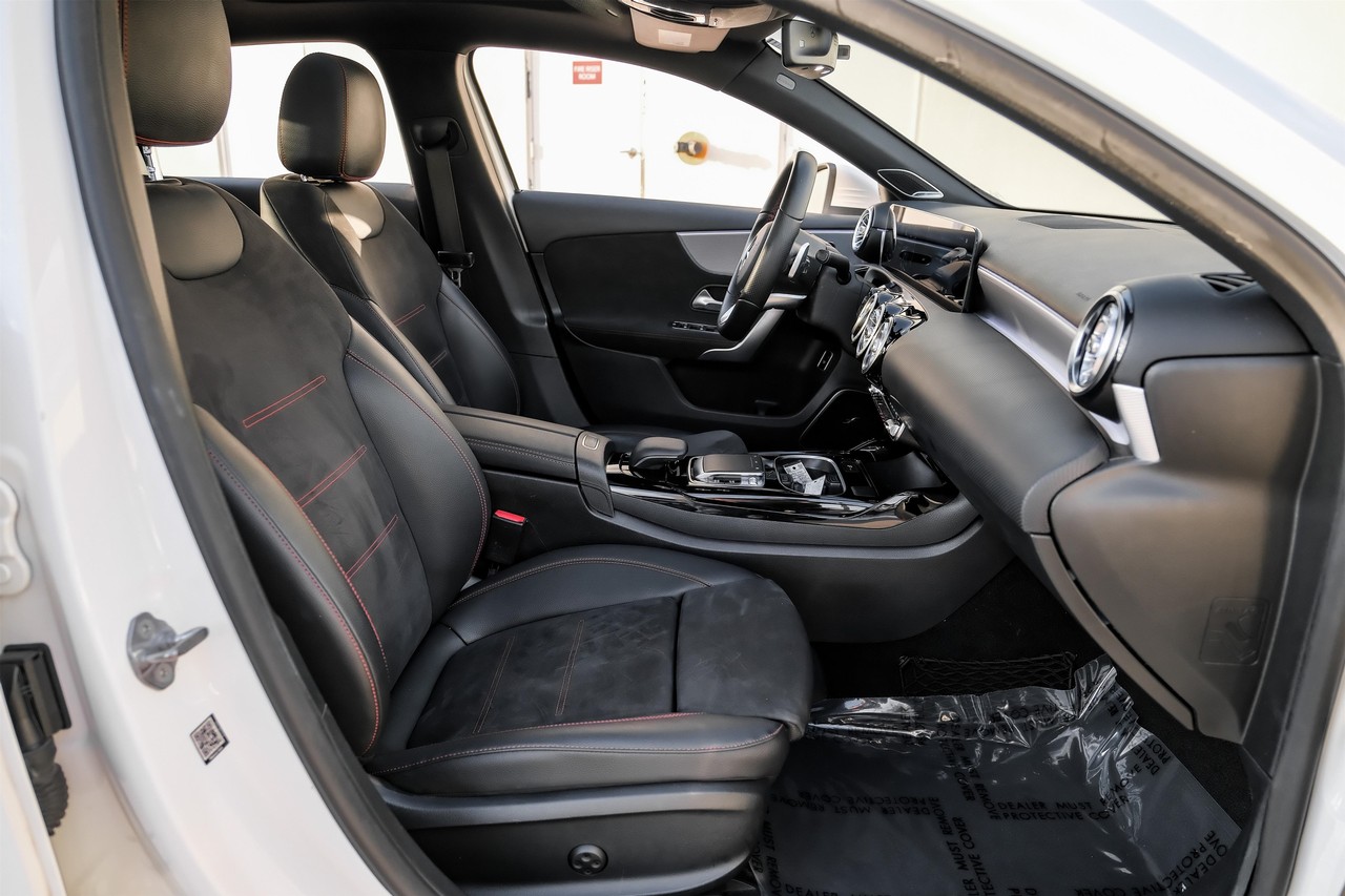 Mercedes-Benz A-Class Vehicle Main Gallery Image 31