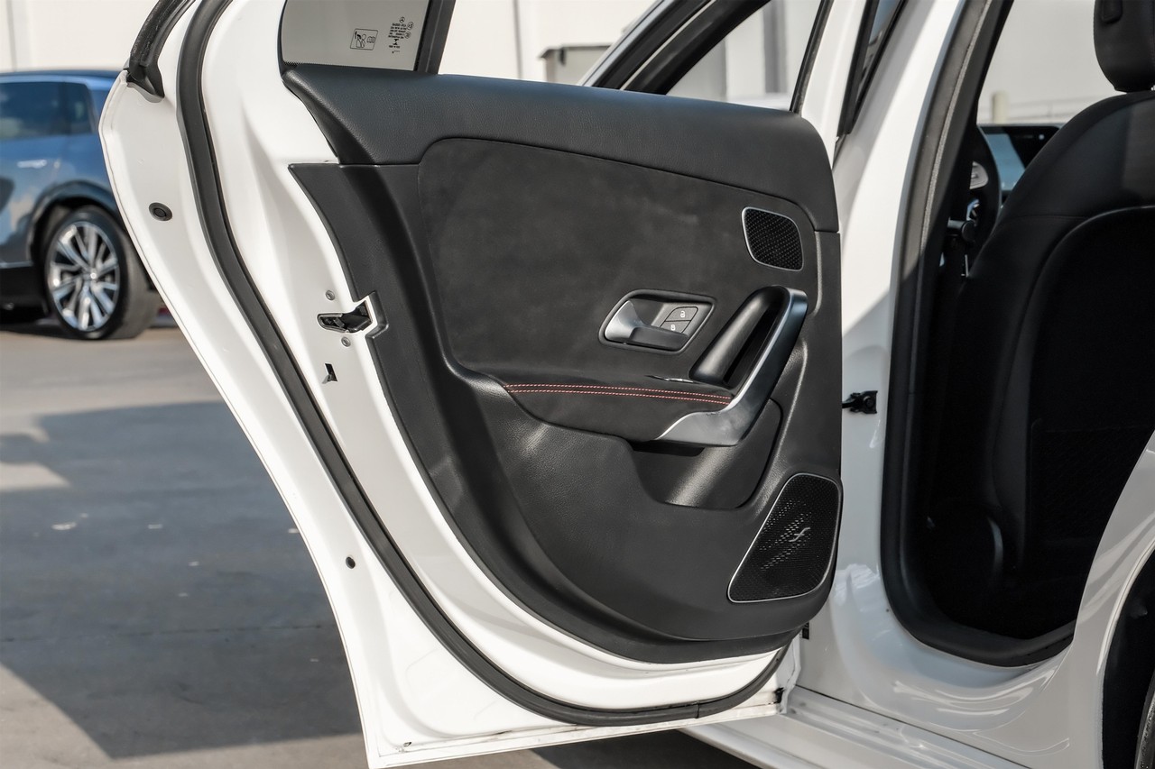 Mercedes-Benz A-Class Vehicle Main Gallery Image 42