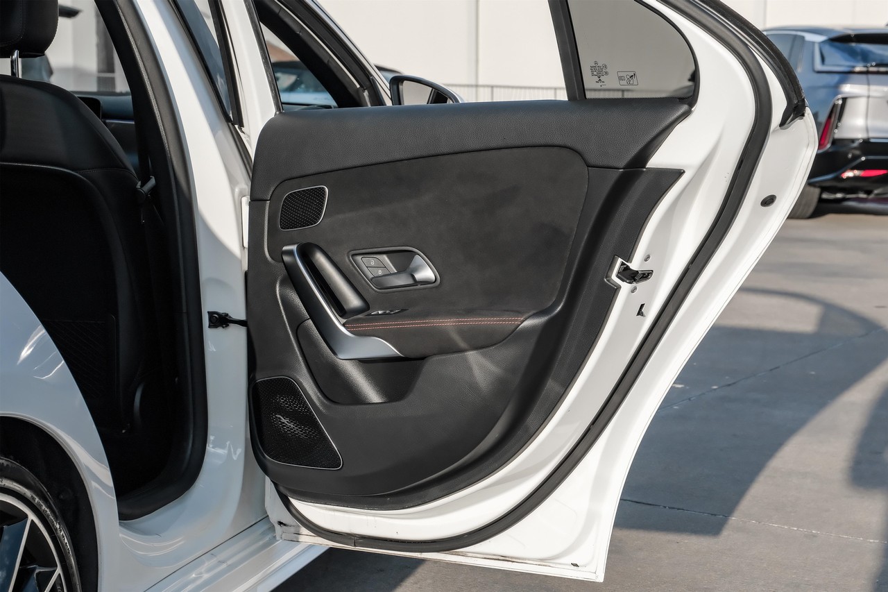 Mercedes-Benz A-Class Vehicle Main Gallery Image 43