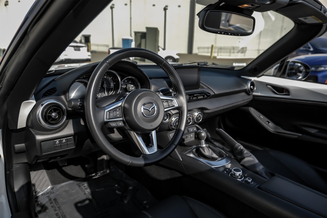 Mazda MX-5 Miata Vehicle Main Gallery Image 03