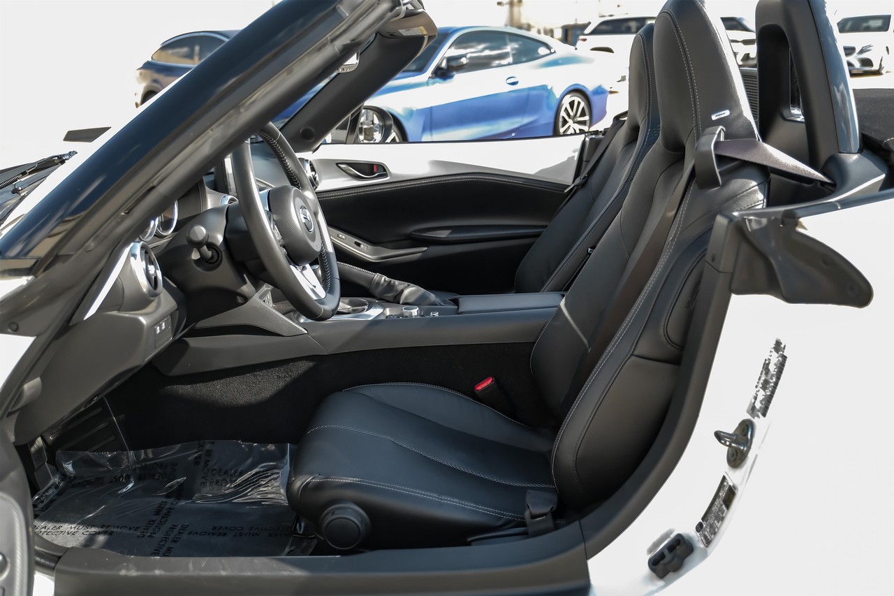 Mazda MX-5 Miata Vehicle Main Gallery Image 04