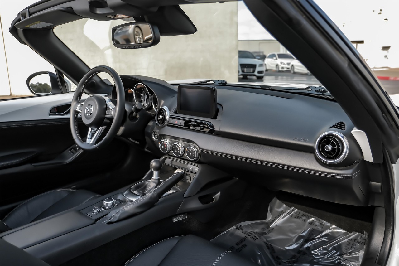 Mazda MX-5 Miata Vehicle Main Gallery Image 14